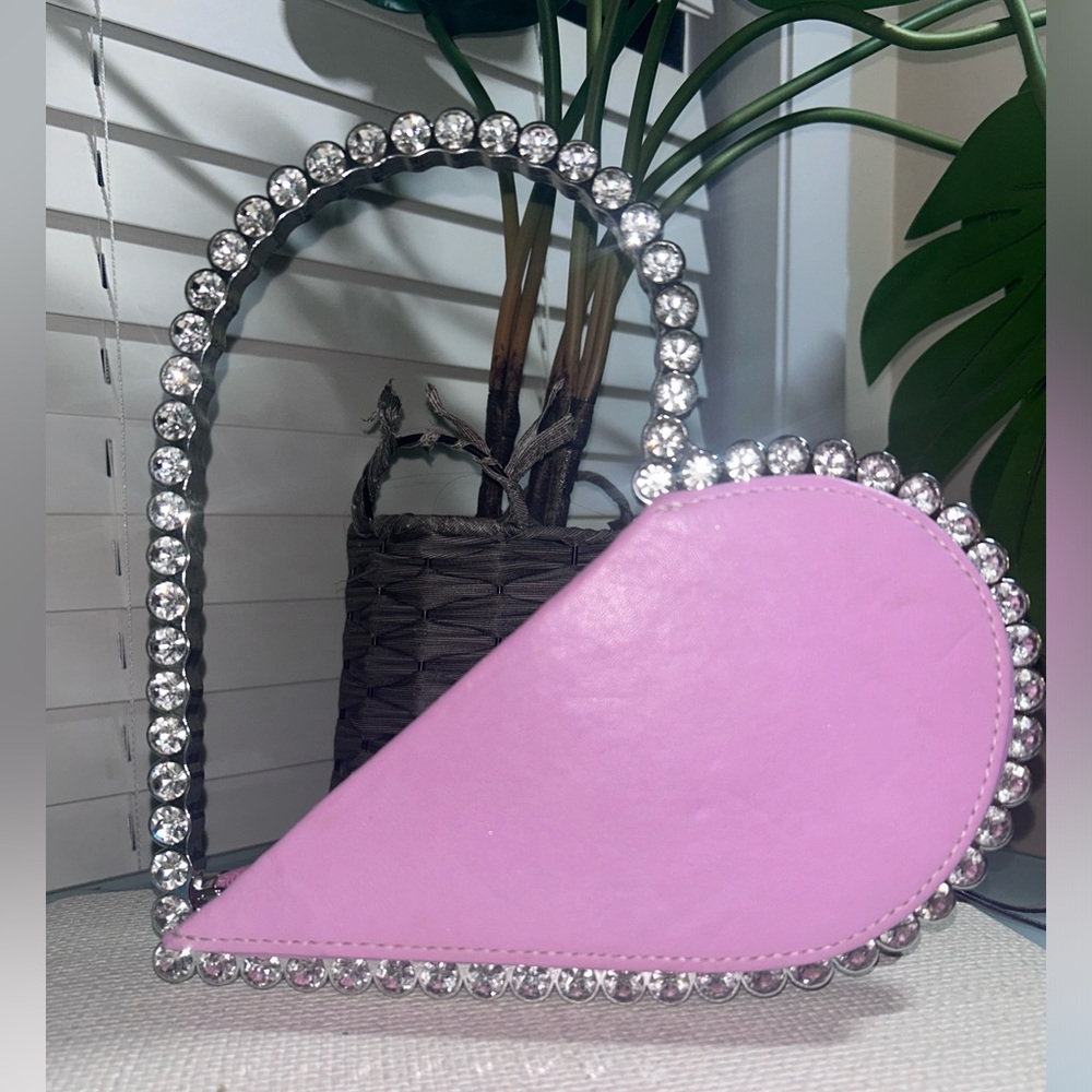 Heart shaped clutch